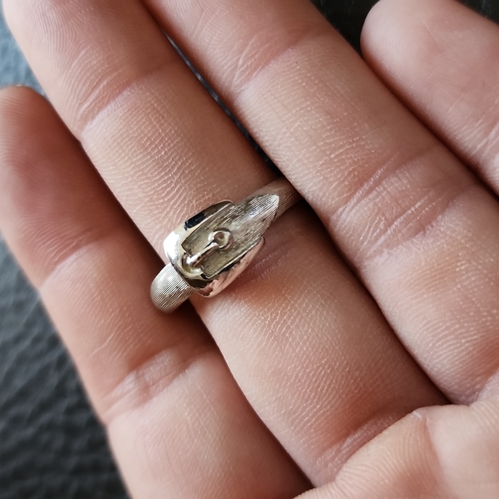 Avon ring- size 8 - Picture 2 of 8